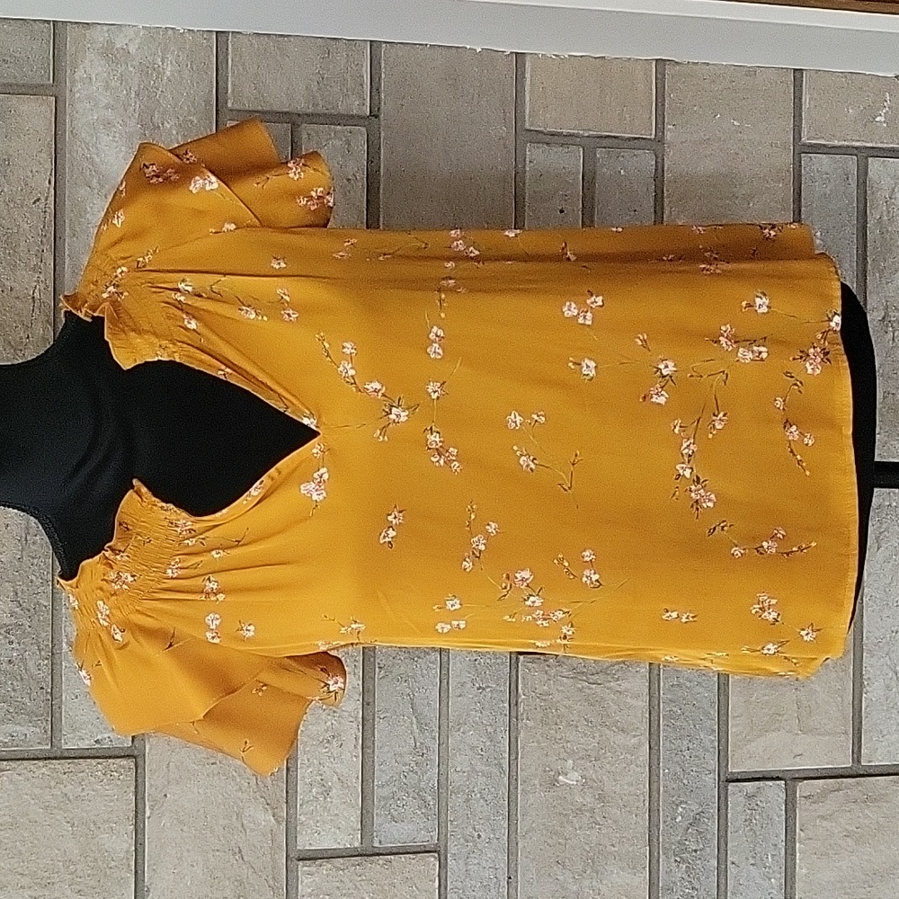 Express flower pattern petite small top